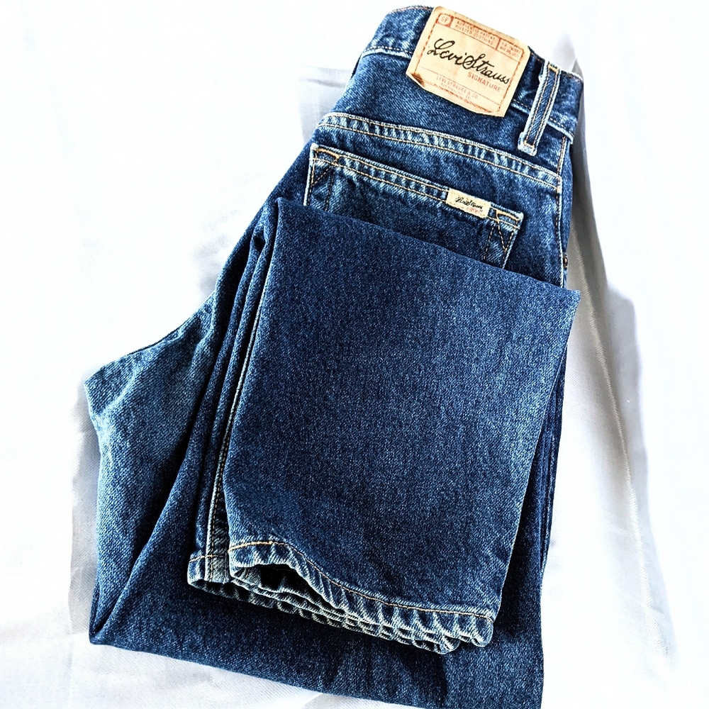 Levi's Classic Blue Jeans. Size 6 Short.